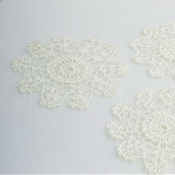 Vintage set of 7 handmade doilies off white lamp coasters table decor Boho Style - Picture 4 of 6